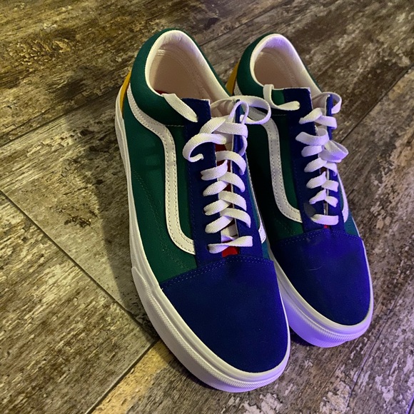 yacht club vans price